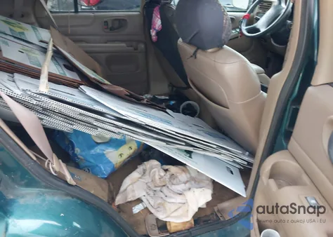 1998 Chevrolet Blazer Lt z USA, uszkodzony, nr VIN 1GNDT13W9W2136128